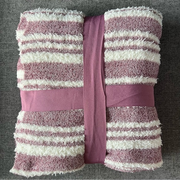 NWT Luxury Premier Collection Cozy Knit Throw - Picture 8 of 9
